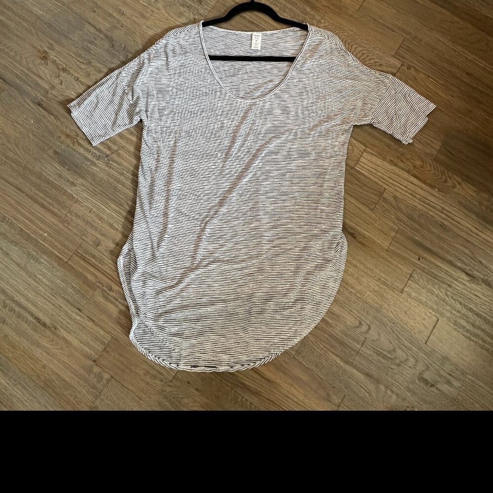 Old Navy stripe tee shirt size Medium